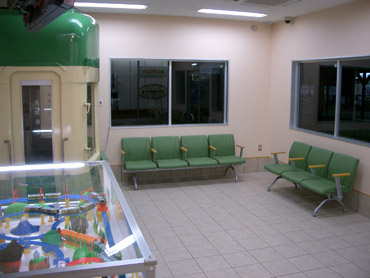  江ノ電・江ノ島駅に待合室がオープンしました。