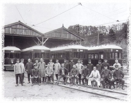 江ノ電が当社の経営となり最初に就役した100形ボギー車(金子利親氏所蔵)